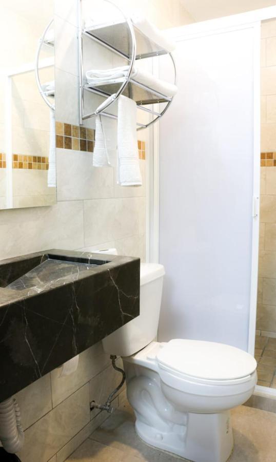 Suites Bajio León Buitenkant foto